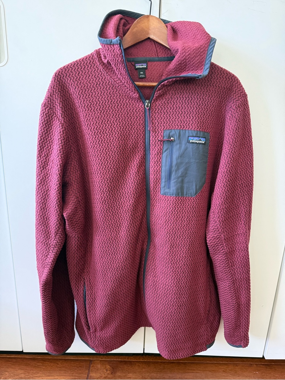 Patagonia Burgundy Fleece Jacket with Navy Accents - Picture 7 of 7